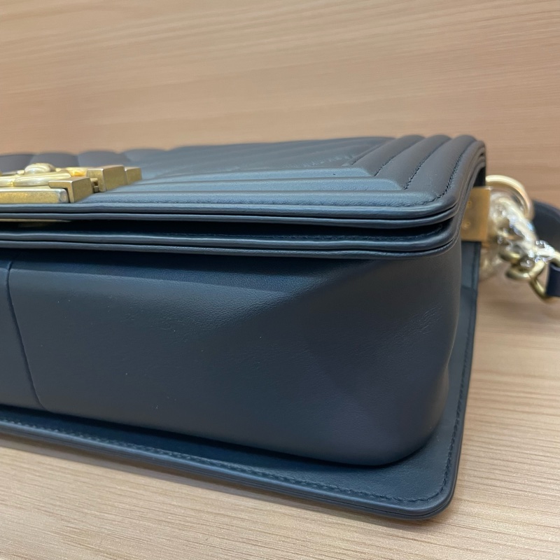 NO:C78 Chanel 香奈儿 深藍色金扣v纹 牛皮 25開 leboy中号链条包 有卡 有塵袋 無盒子 尺寸底長25*高15*寬8*-6