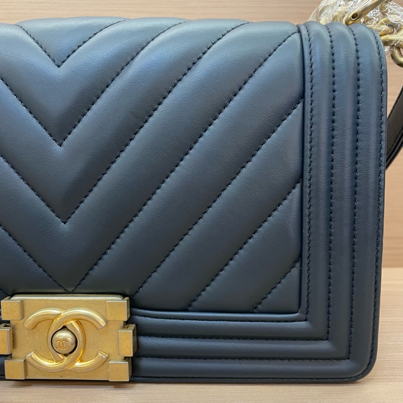 NO:C78 Chanel 香奈儿 深藍色金扣v纹 牛皮 25開 leboy中号链条包 有卡 有塵袋 無盒子 尺寸底長25*高15*寬8*-8
