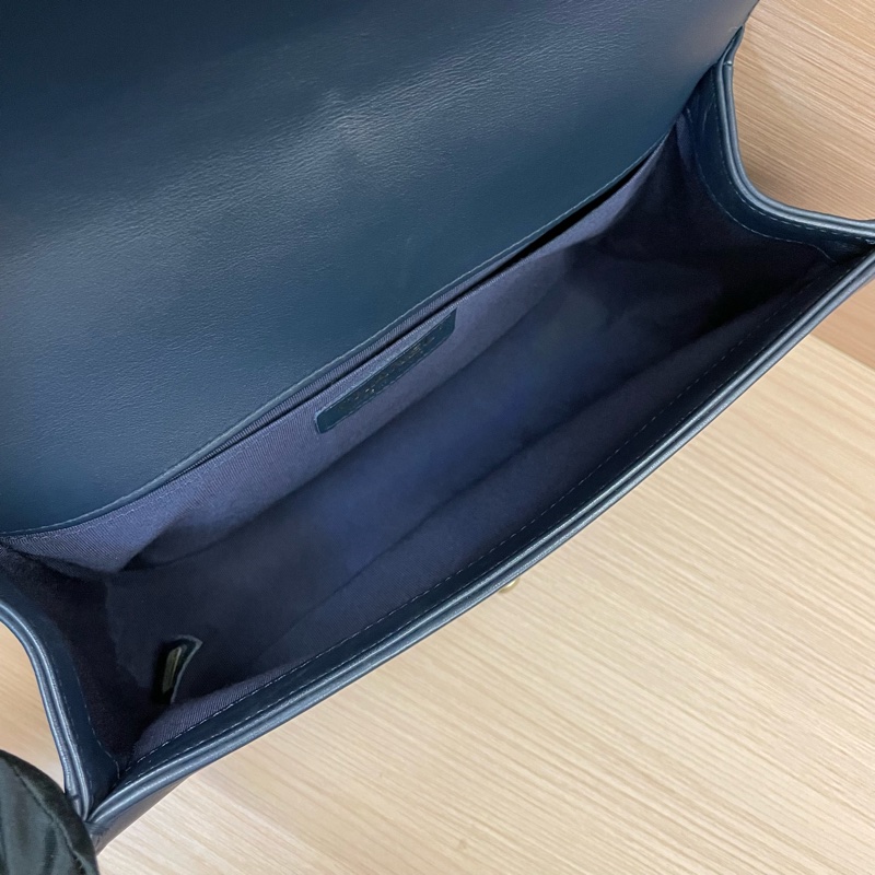 NO:C78 Chanel 香奈儿 深藍色金扣v纹 牛皮 25開 leboy中号链条包 有卡 有塵袋 無盒子 尺寸底長25*高15*寬8*-11