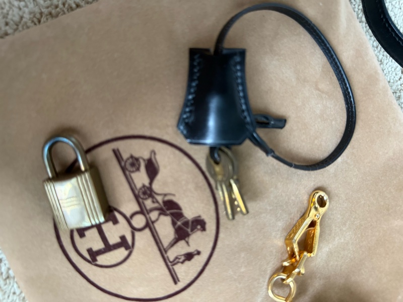 愛馬仕凱莉包 Kelly 28 黑金 box 配件全-32