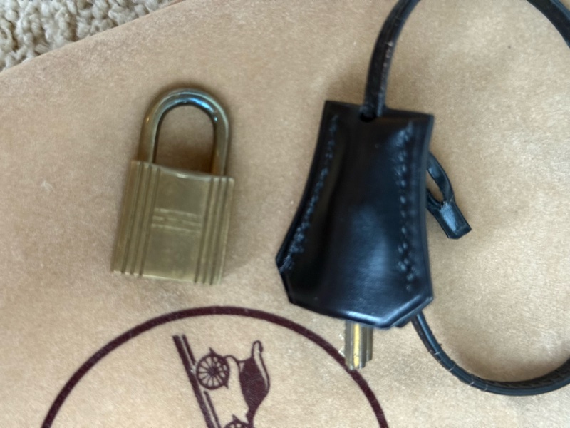 愛馬仕凱莉包 Kelly 28 黑金 box 配件全-35