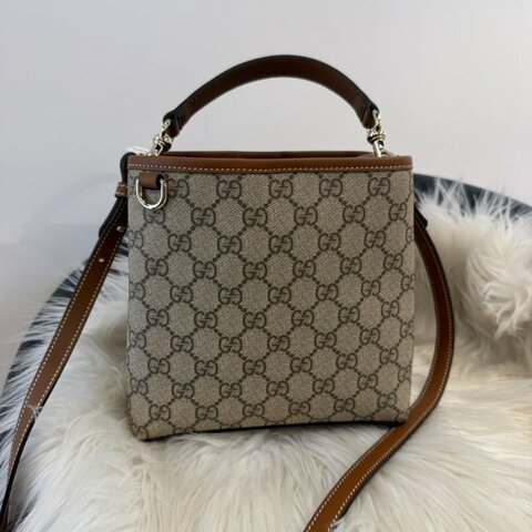 全新 GUCCI Emblem系列水桶包