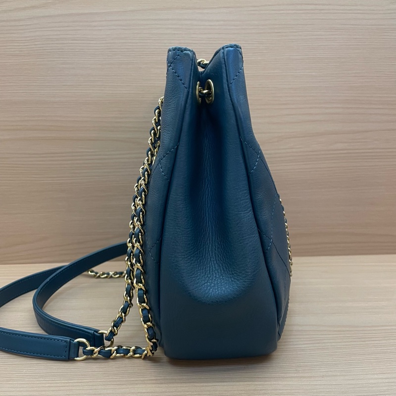 NO:C76 Chanel香奈儿19ss蓝色鸳鸯扣埃及嬉皮包 牛皮,28開 2019年,金银扣抽绳 尺寸底長21*高21*寬8* 有塵袋 無卡 無盒子-2