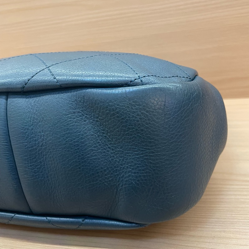 NO:C76 Chanel香奈儿19ss蓝色鸳鸯扣埃及嬉皮包 牛皮,28開 2019年,金银扣抽绳 尺寸底長21*高21*寬8* 有塵袋 無卡 無盒子-6