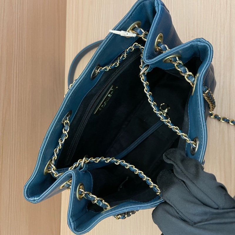 NO:C76 Chanel香奈儿19ss蓝色鸳鸯扣埃及嬉皮包 牛皮,28開 2019年,金银扣抽绳 尺寸底長21*高21*寬8* 有塵袋 無卡 無盒子-8