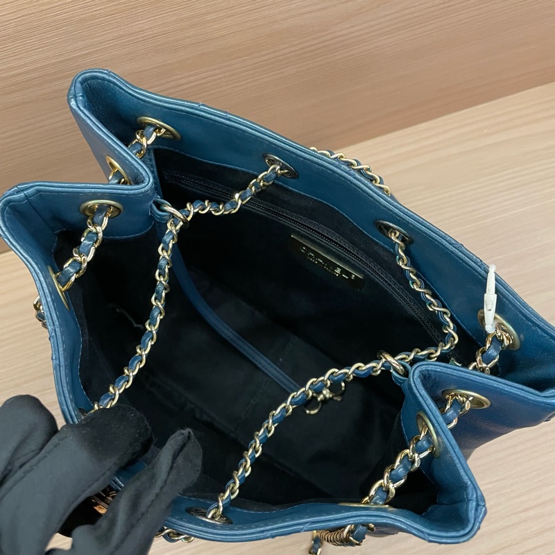 NO:C76 Chanel香奈儿19ss蓝色鸳鸯扣埃及嬉皮包 牛皮,28開 2019年,金银扣抽绳 尺寸底長21*高21*寬8* 有塵袋 無卡 無盒子-9