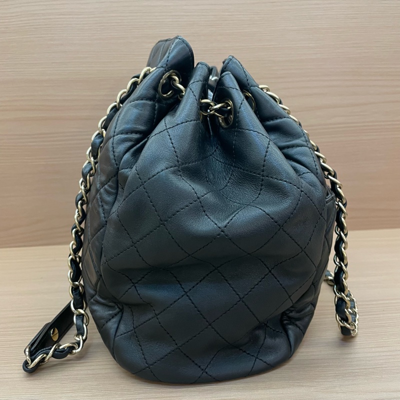 NO：C80 Chanel香奈儿 黑金CF水桶包 经典菱格纹 黑色羊皮+金色链条 2017年 23開 尺寸22*12*23 有塵袋 無卡 無盒子-3