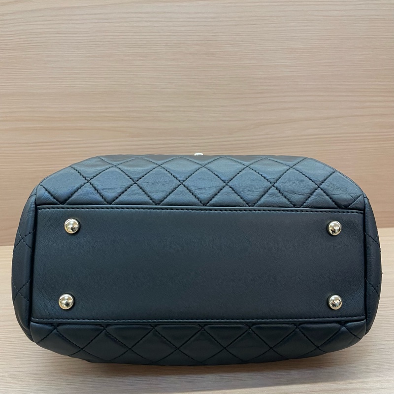 NO：C80 Chanel香奈儿 黑金CF水桶包 经典菱格纹 黑色羊皮+金色链条 2017年 23開 尺寸22*12*23 有塵袋 無卡 無盒子-4