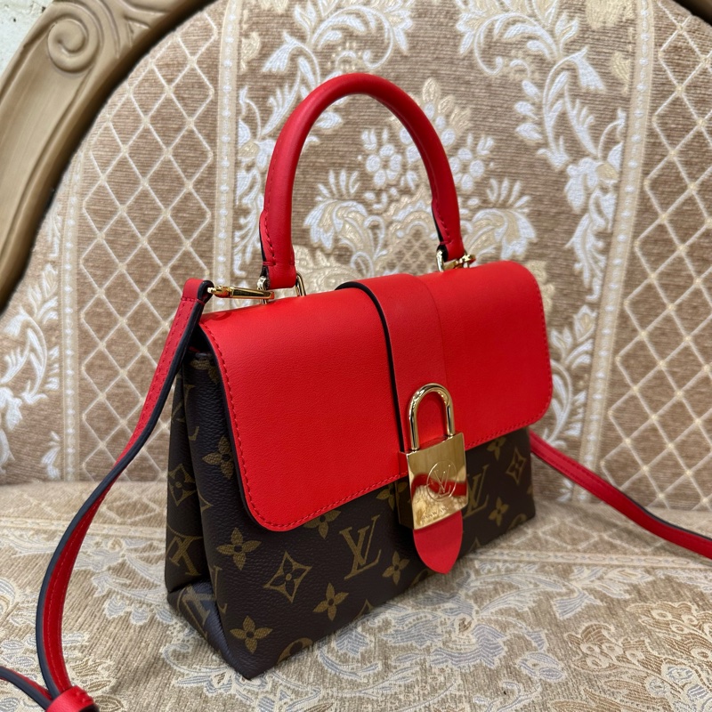 LV 原花拚紅牛皮金釦Locky BB鎖頭下蓋磁吸手提斜背包M44322-2