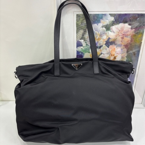 Prada黑色尼龍托特包