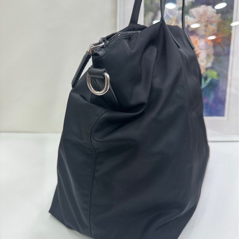 Prada黑色尼龍托特包-3