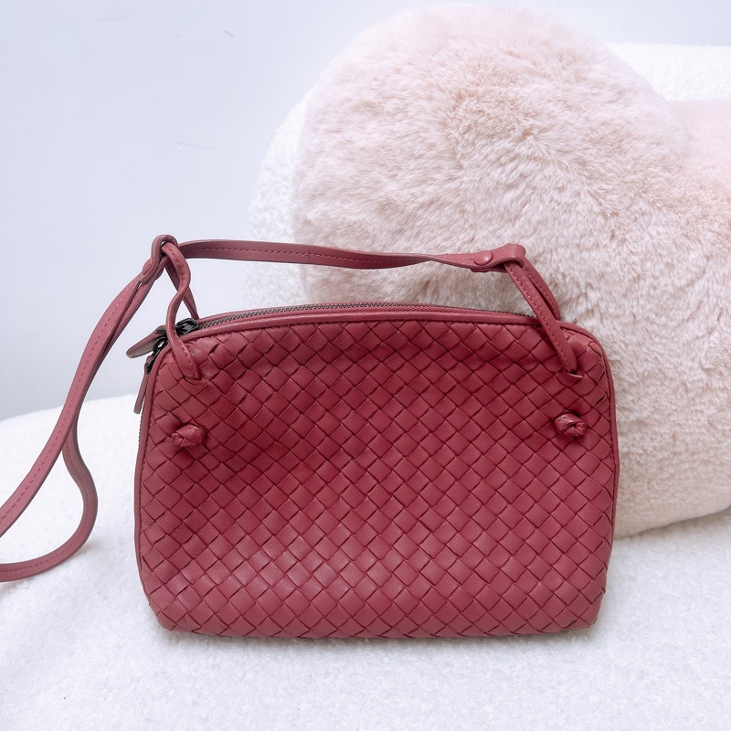 Bv cassette 粉色編織格斜挎包-0