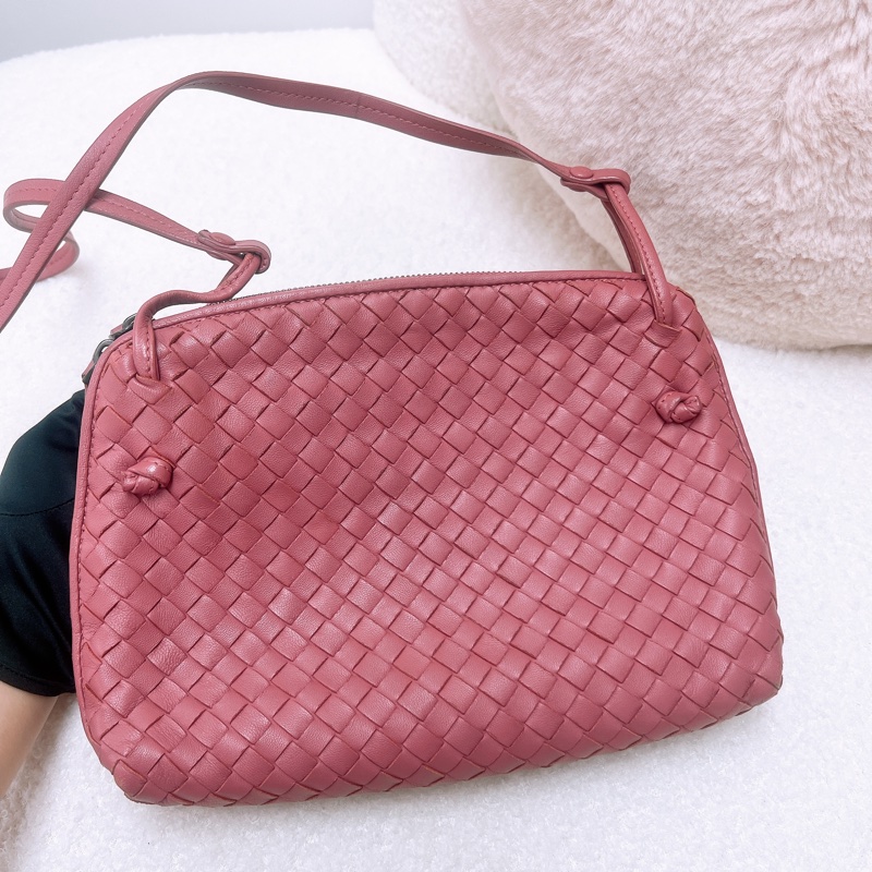 Bv cassette 粉色編織格斜挎包-1