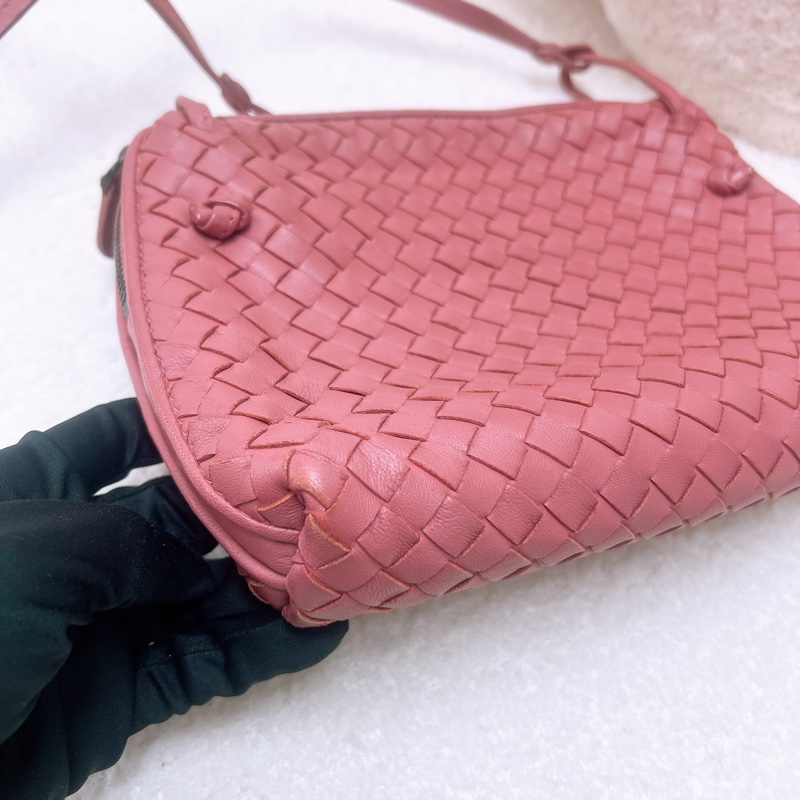 Bv cassette 粉色編織格斜挎包-2