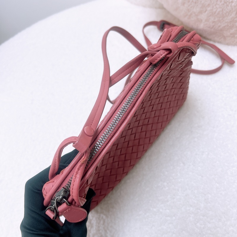 Bv cassette 粉色編織格斜挎包-10