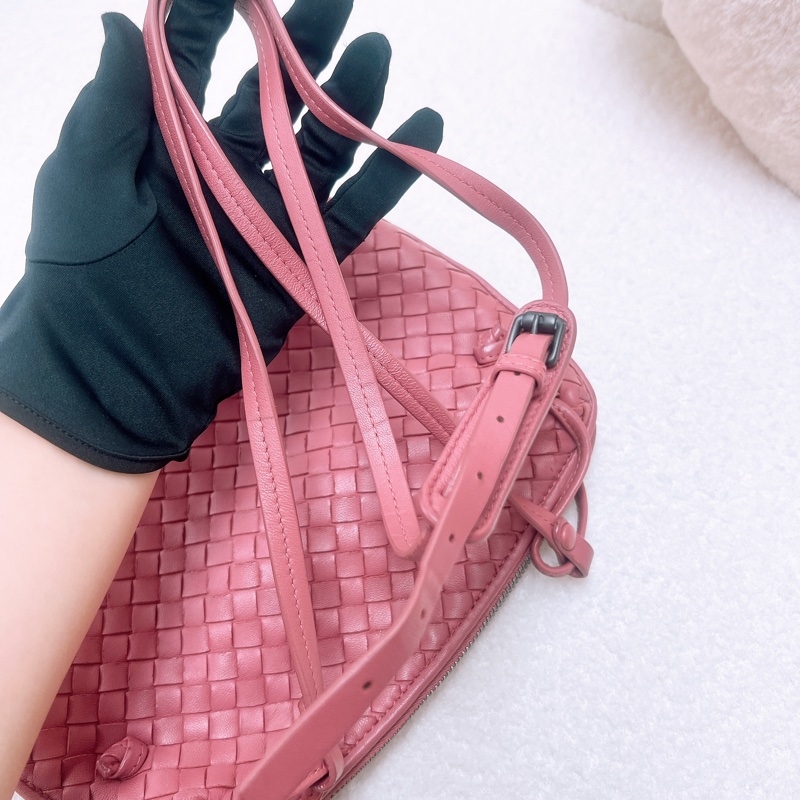 Bv cassette 粉色編織格斜挎包-11