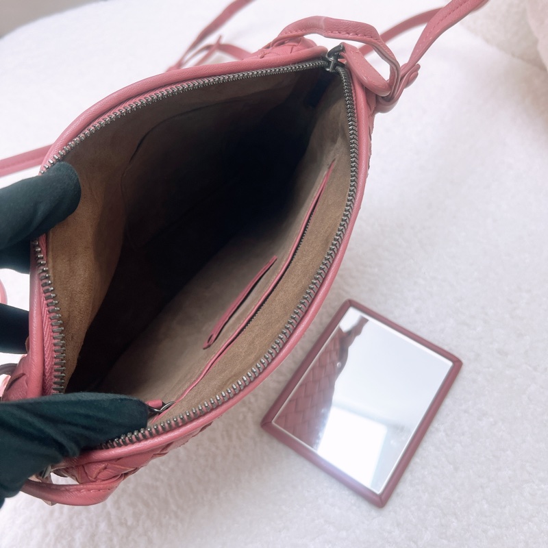 Bv cassette 粉色編織格斜挎包-12