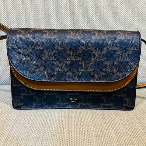 Celine Triomphe 平滑羊皮 信封包 WOC 風琴包