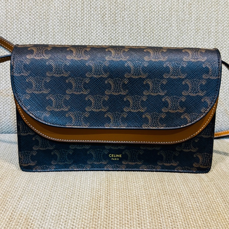 Celine Triomphe 平滑羊皮 信封包 WOC 風琴包-0