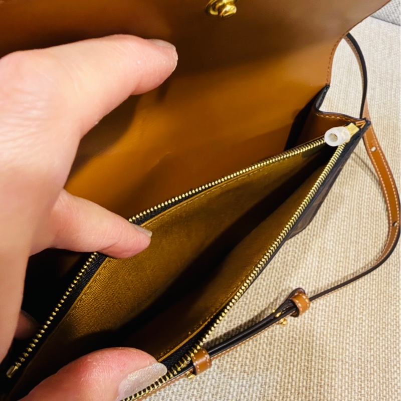 Celine Triomphe 平滑羊皮 信封包 WOC 風琴包-11