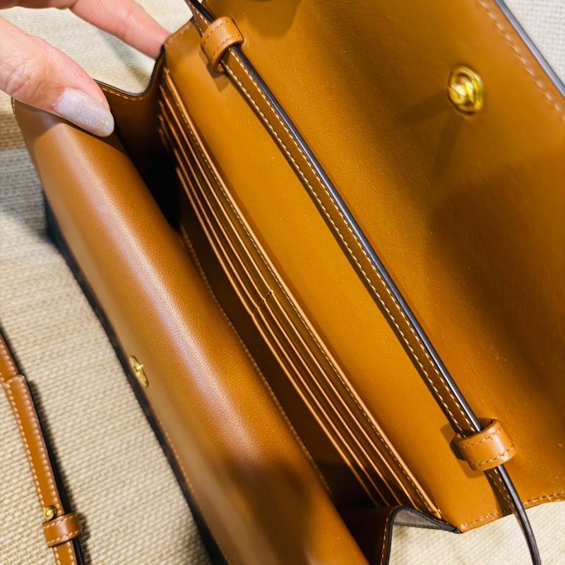 Celine Triomphe 平滑羊皮 信封包 WOC 風琴包-14