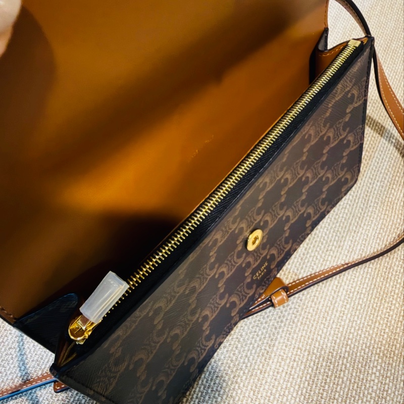 Celine Triomphe 平滑羊皮 信封包 WOC 風琴包-18