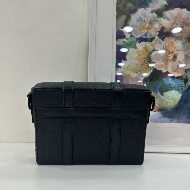 Lv路易威登 Trunk 黑色 全皮壓花郵差包 晶片-2