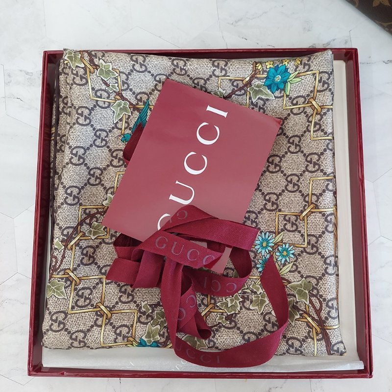 GUCCI 古馳 印花桑蠶絲斜紋方巾~95新閒置品-4