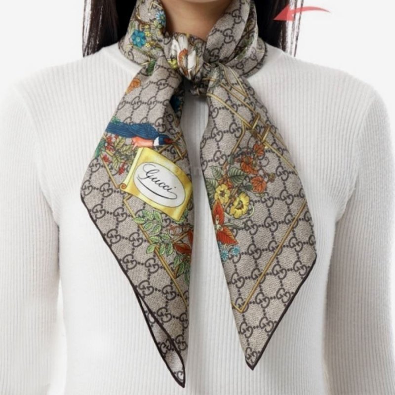 GUCCI 古馳 印花桑蠶絲斜紋方巾~95新閒置品-14