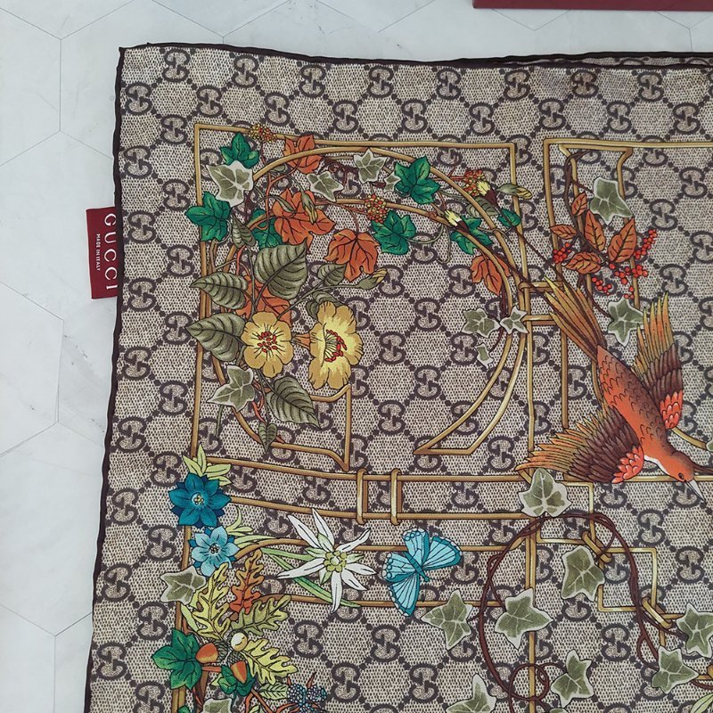 GUCCI 古馳 印花桑蠶絲斜紋方巾~95新閒置品-18