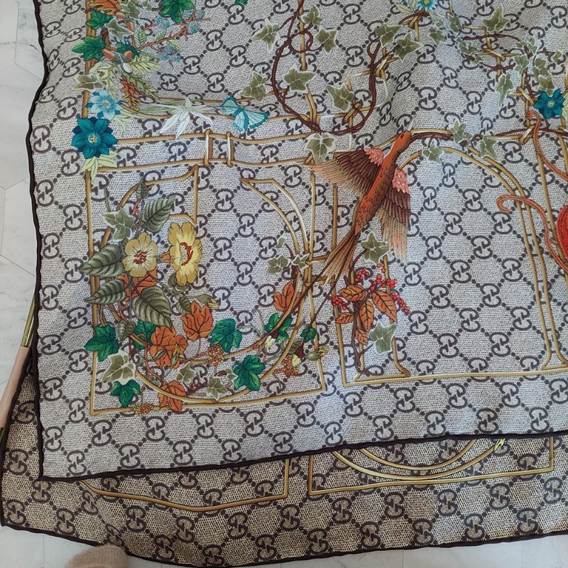GUCCI 古馳 印花桑蠶絲斜紋方巾~95新閒置品-26