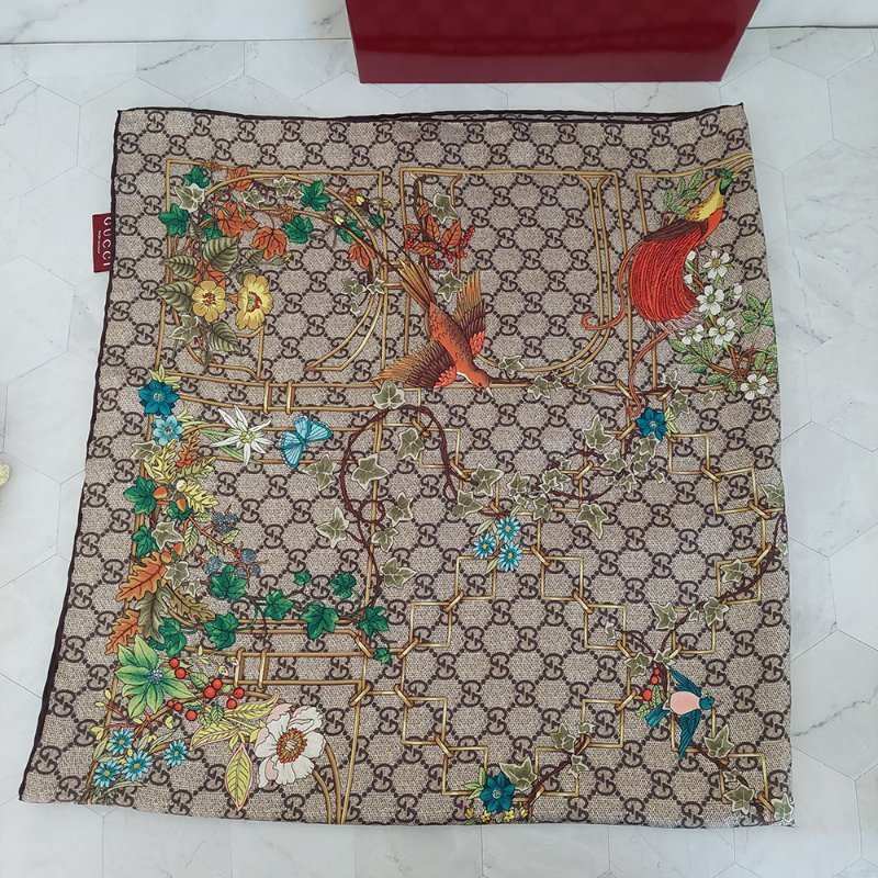GUCCI 古馳 印花桑蠶絲斜紋方巾~95新閒置品-32