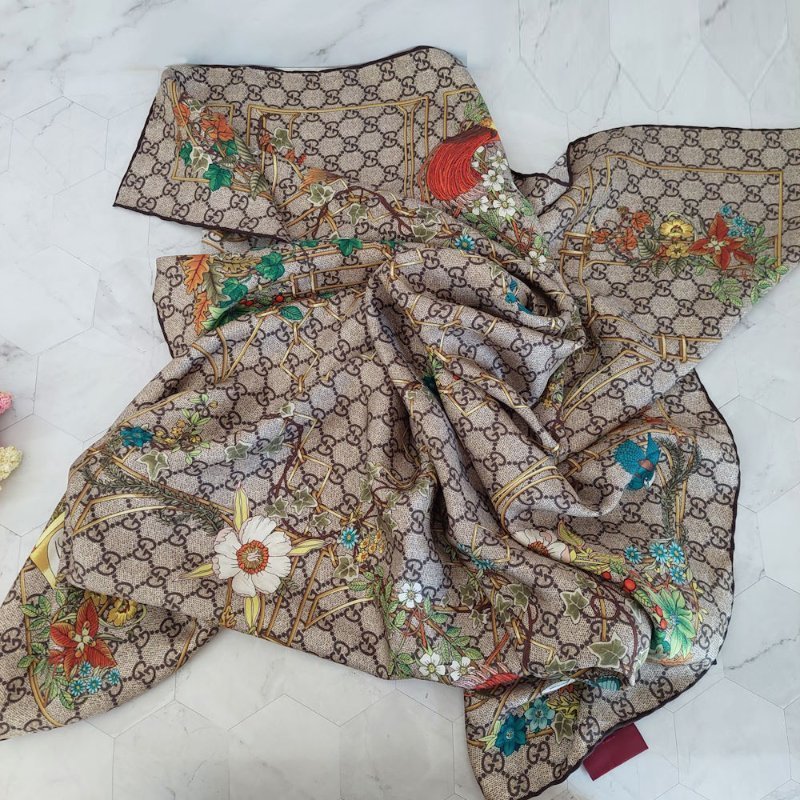 GUCCI 古馳 印花桑蠶絲斜紋方巾~95新閒置品-37