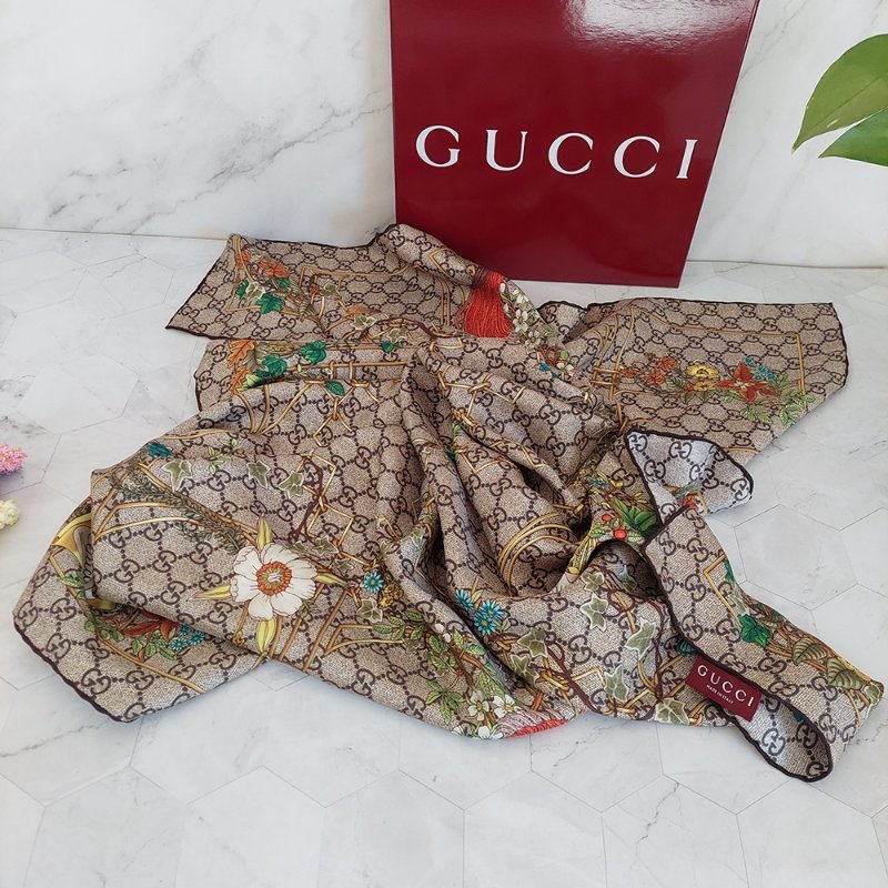 GUCCI 古馳 印花桑蠶絲斜紋方巾~95新閒置品-41