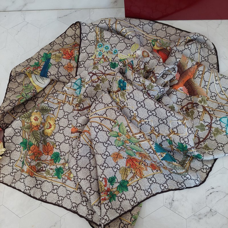 GUCCI 古馳 印花桑蠶絲斜紋方巾~95新閒置品-42