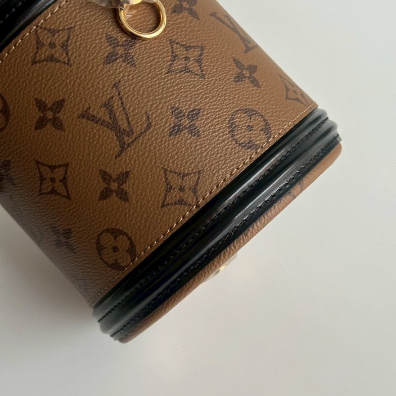 99新🆕 芯片款✨ Louis Vuitton LV 路易威登 Cannes 圓筒包-10