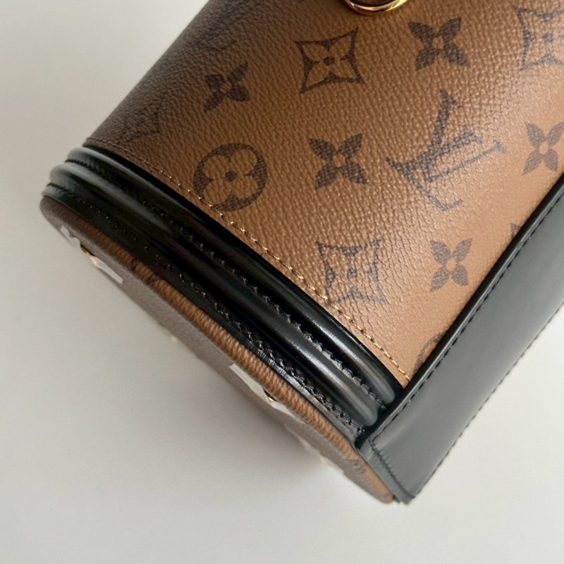 99新🆕 芯片款✨ Louis Vuitton LV 路易威登 Cannes 圓筒包-11
