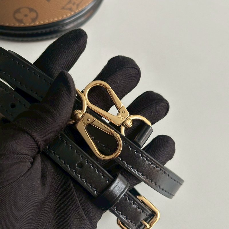 99新🆕 芯片款✨ Louis Vuitton LV 路易威登 Cannes 圓筒包-14