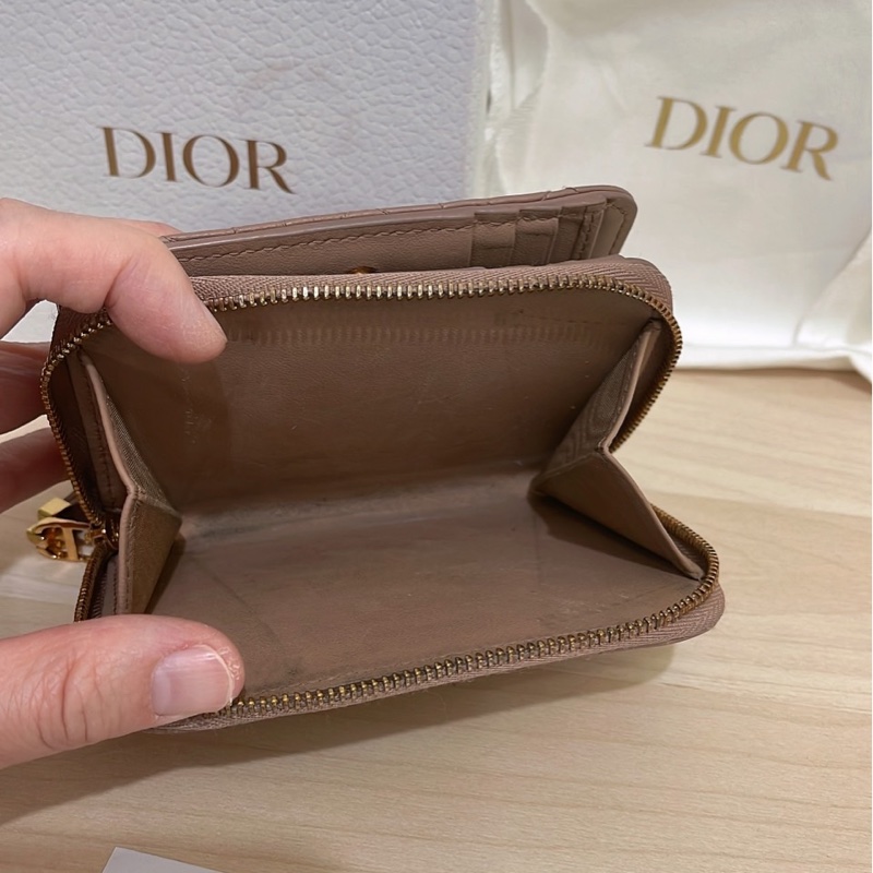 Dior Caro 拉鍊短夾（粉膚色）-10