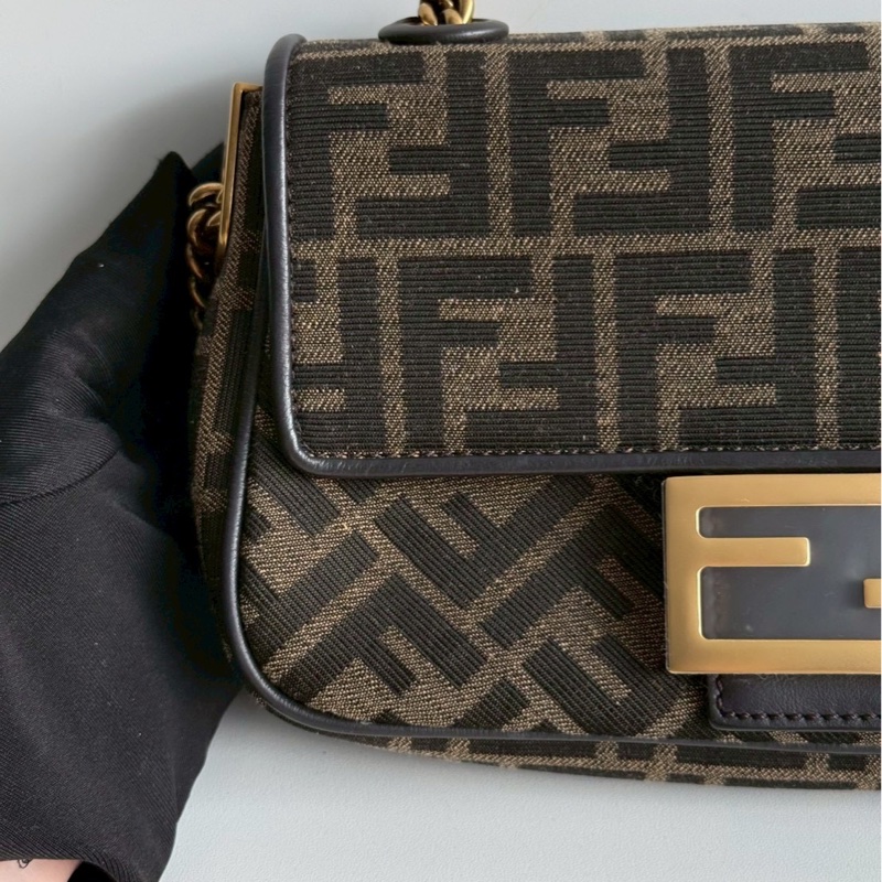 99新🆕 Fendi 芬迪 Baguette 老花法棍包 中號-7