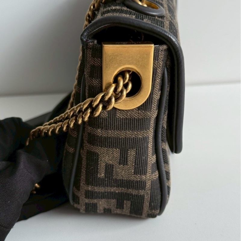 99新🆕 Fendi 芬迪 Baguette 老花法棍包 中號-8