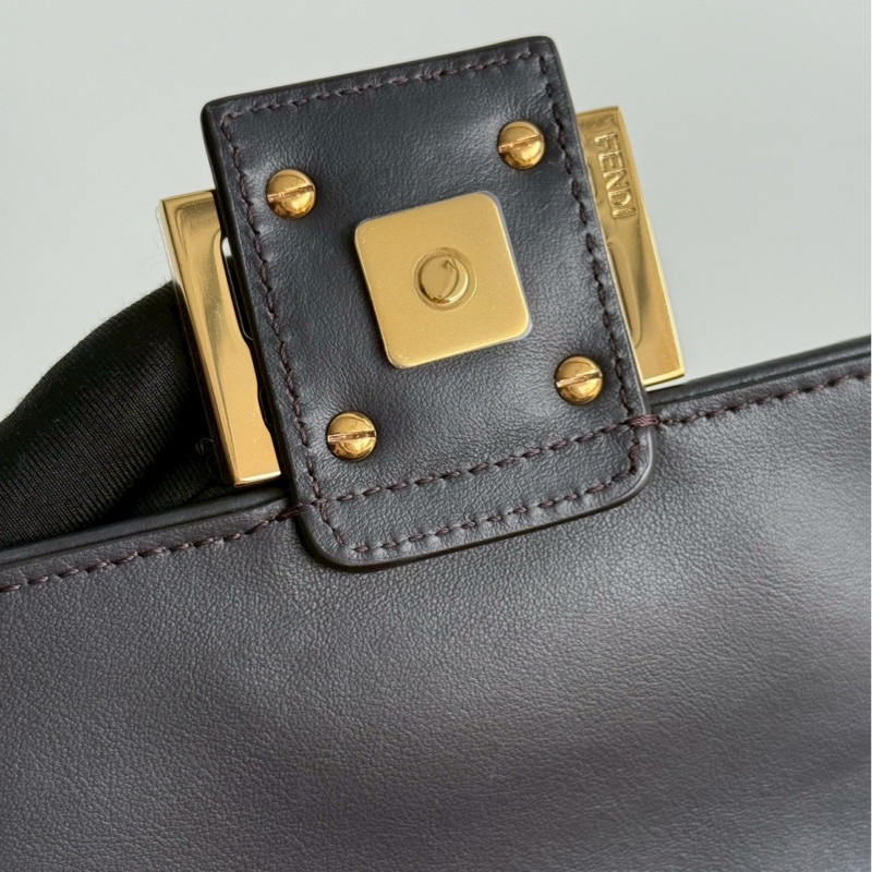 99新🆕 Fendi 芬迪 Baguette 老花法棍包 中號-14