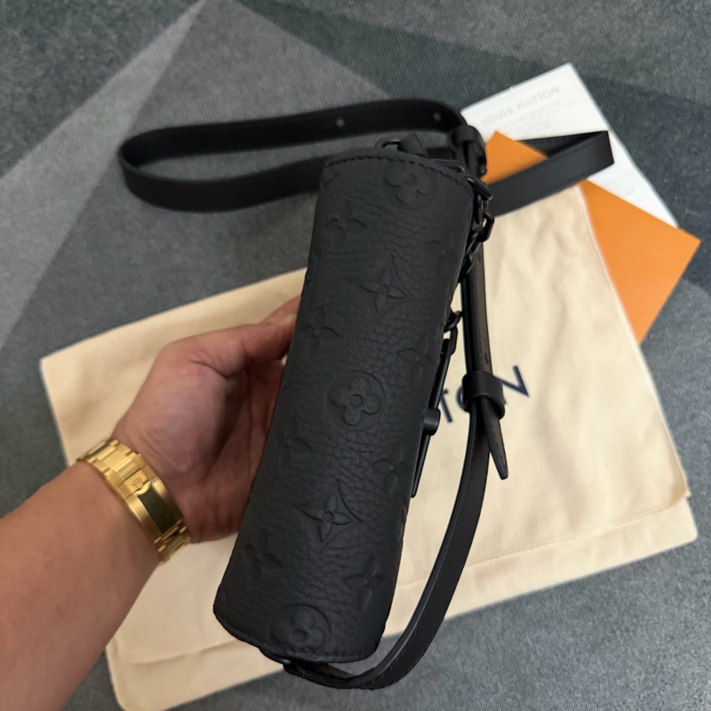 Lv黑原花壓紋Steamer肩背包(M81746)芯片款-6