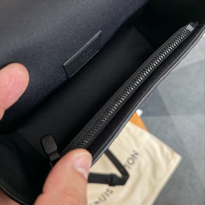 Lv黑原花壓紋Steamer肩背包(M81746)芯片款-9