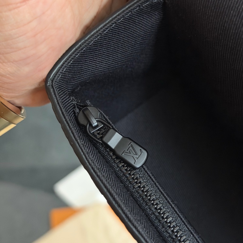 Lv黑原花壓紋Steamer肩背包(M81746)芯片款-11