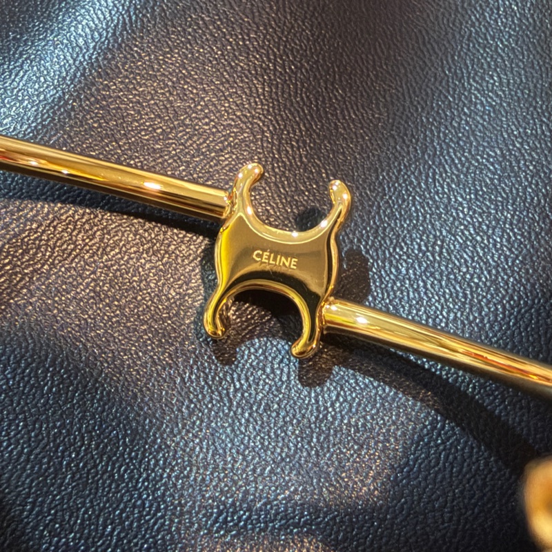 Celine TRIOMPHE金色飾面黃銅不對稱手鐲-1