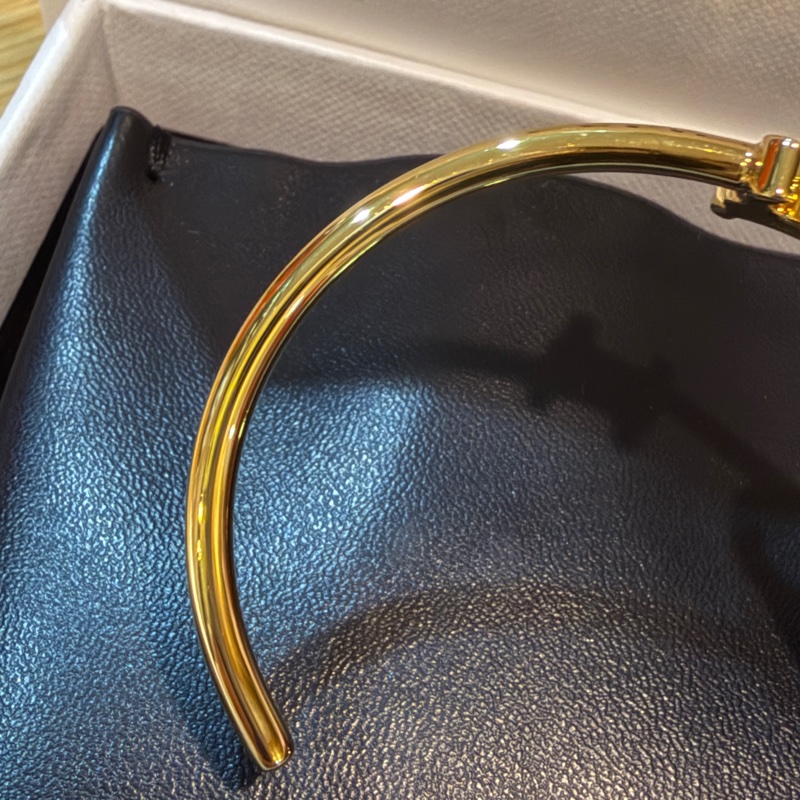 Celine TRIOMPHE金色飾面黃銅不對稱手鐲-16