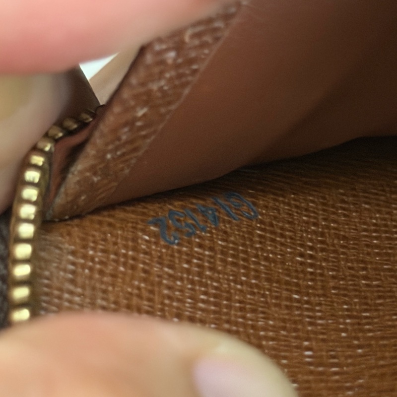 Lv老花拉鍊長夾 (M60017)-8