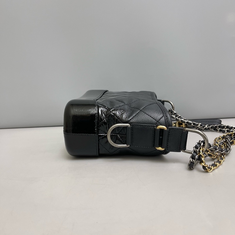 🌷甜價保卡款!Chanel 香奈兒 Gabrielle 流浪包 黑金荔枝皮 漸層 小號-2