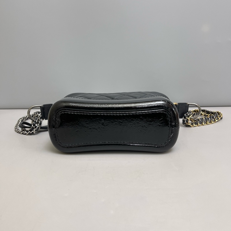 🌷甜價保卡款!Chanel 香奈兒 Gabrielle 流浪包 黑金荔枝皮 漸層 小號-4